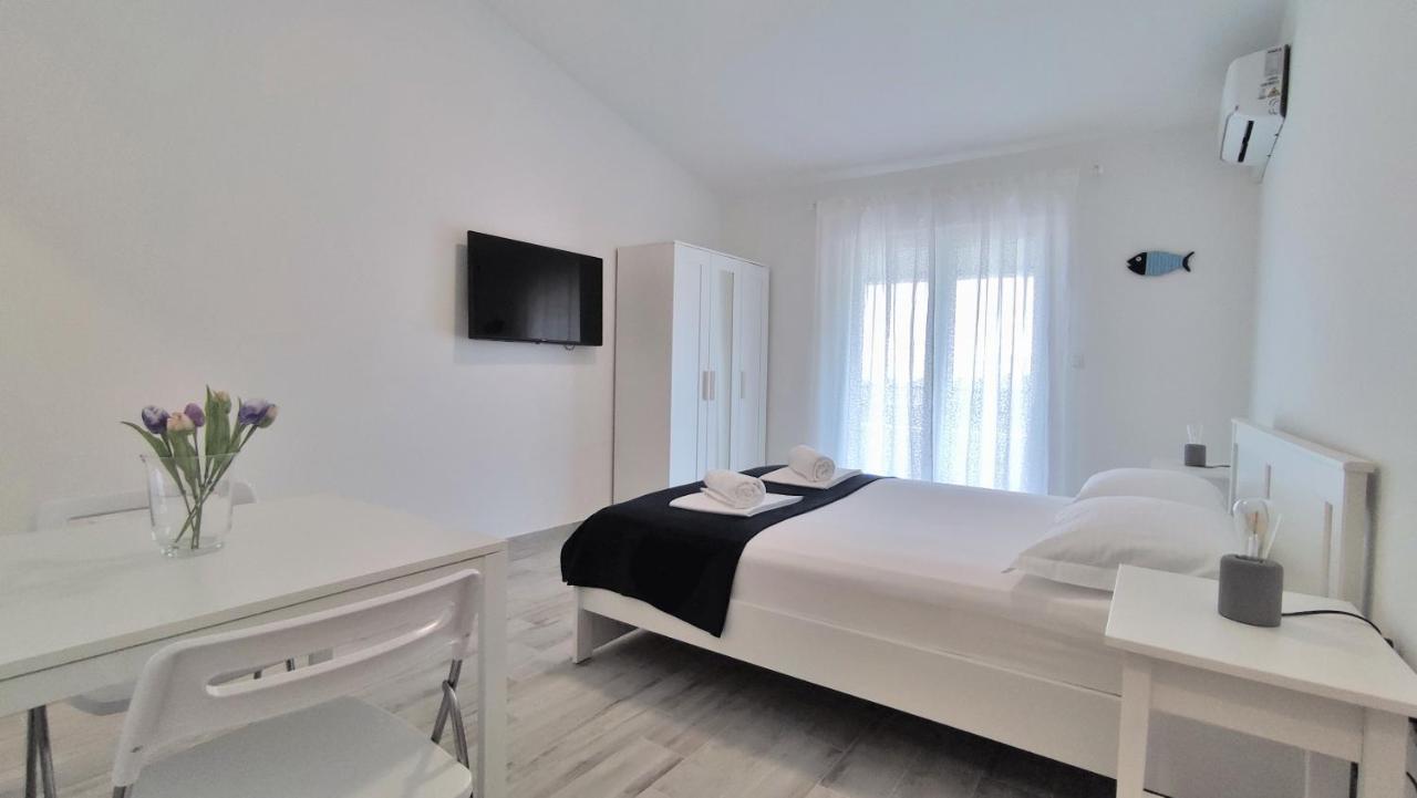 Apartmani Bodo Drvenik  Ngoại thất bức ảnh